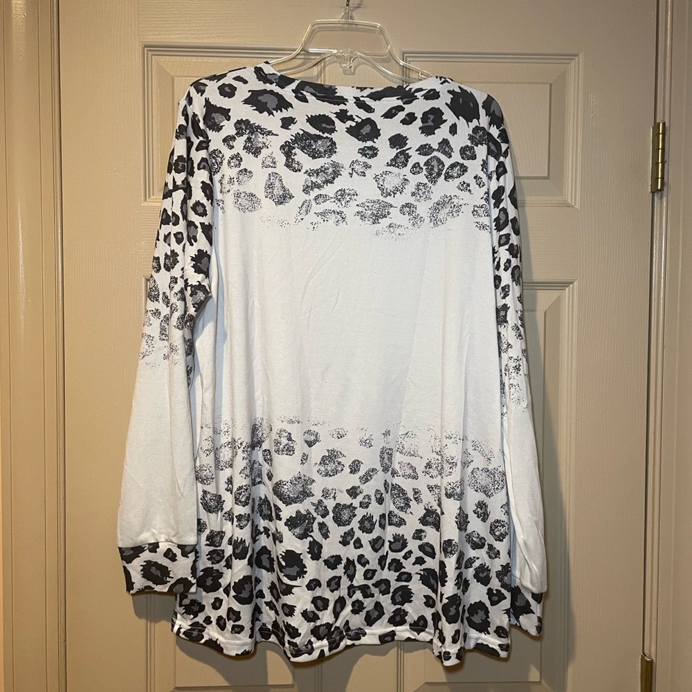 Tickled Teal Leopard Print Long Sleeve Scoop Neck Color Block Top, Size XL - Picture 9 of 9